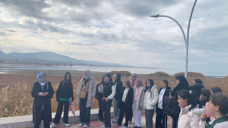 Beyşehir’de öğrenciler kuraklığı yerinde gözlemledi,tarih ile buluştu