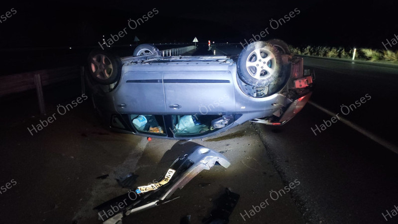 Devrilen otomobilin sürücüsü yaralandı