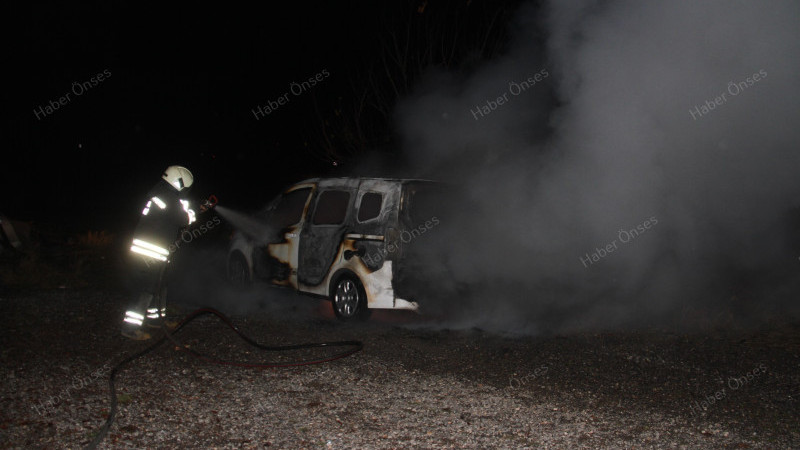 Beyşehir'deki araç yangını itfaiyece söndürüldü