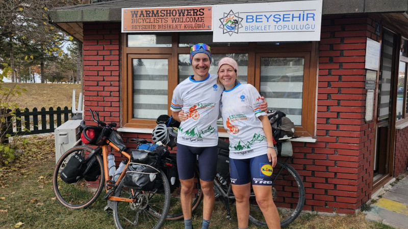 Dünya turundaki çifte Beyşehir’de sürpriz kutlama