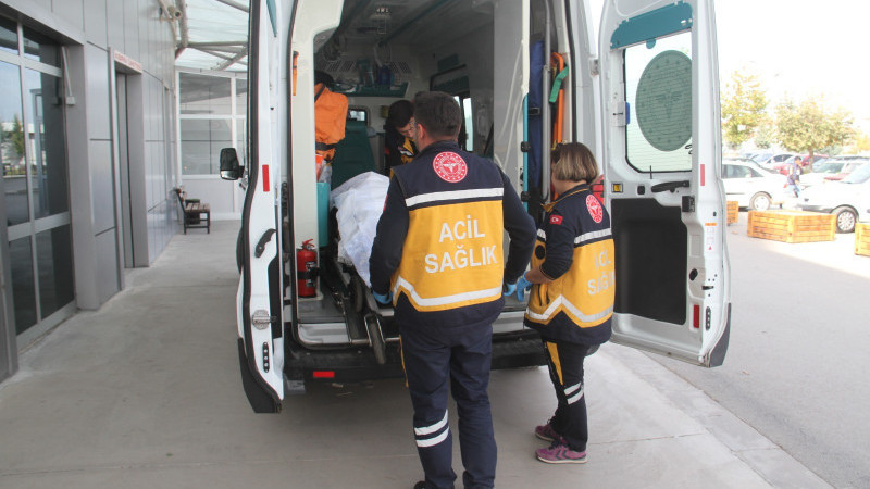 Devrilen üç tekerli elektrikli bisikletten düşen kadın yaralandı