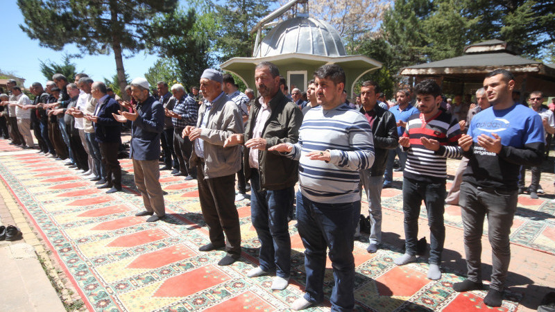 Çiftçiler yağmur duasında bir araya geldi