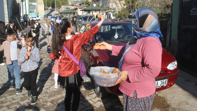 Bu köyde bayram gelenekleri yaşatılmaya devam ediliyor