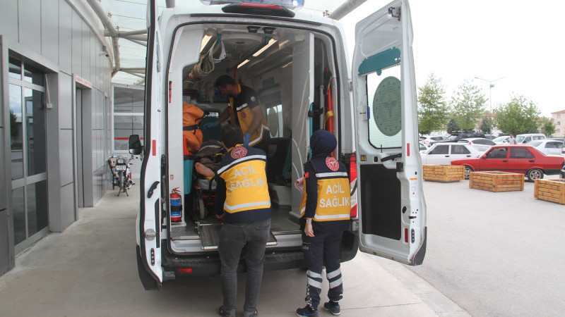 Gölgeliğini tamir etmek isterken düşen kişi yaralandı