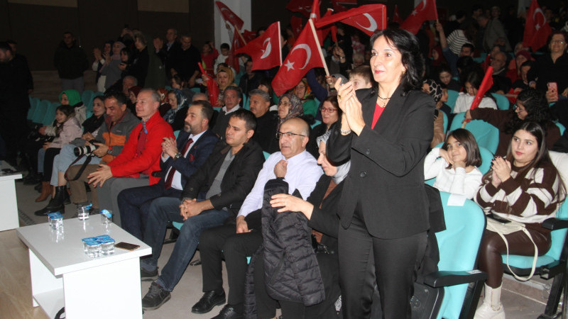 Beyşehir'de de sahnelenen tiyatro oyununa yoğun ilgi